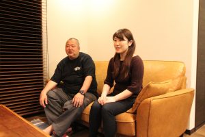 クラッシックカーとビンテージ家具、カリフォルニアスタイルで楽しむ家