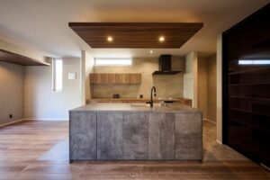 【注文住宅】1つの壁が繋がりをつくるホテルライクな家